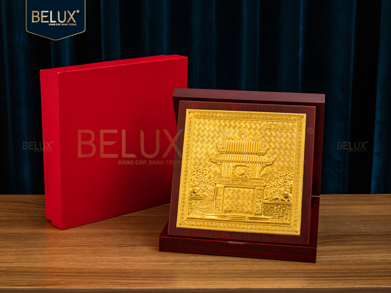 Hộp gỗ mặt vuông Khuê Văn Các bằng đồng 23x23cm mạ vàng 24k